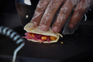 Jonathans Madcykel serverer ægte latinamerikansk gademad fra sin cykel i København på Rebel Food street food-markeder. Du finder en autentisk mexicansk menu bestående af tacos, quesadillas og friterede yuca, også kendt som kassavarødder - en slags tropisk rodfrugt.