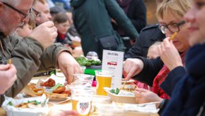 Street food fra Rebel Food er perfekt til et firmaarrangement, når I ønsker en unik og anderledes oplevelse, hvor I kan møde samarbejdspartnere og kolleger over en anderledes form for gastronomisk oplevelse.